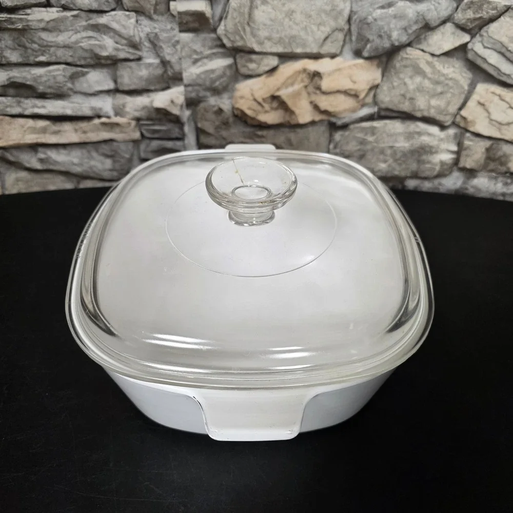 Corning Ware Casserole Dish Blue Cornflower 2.5 QT Retro Americana Kitchen w Lid
